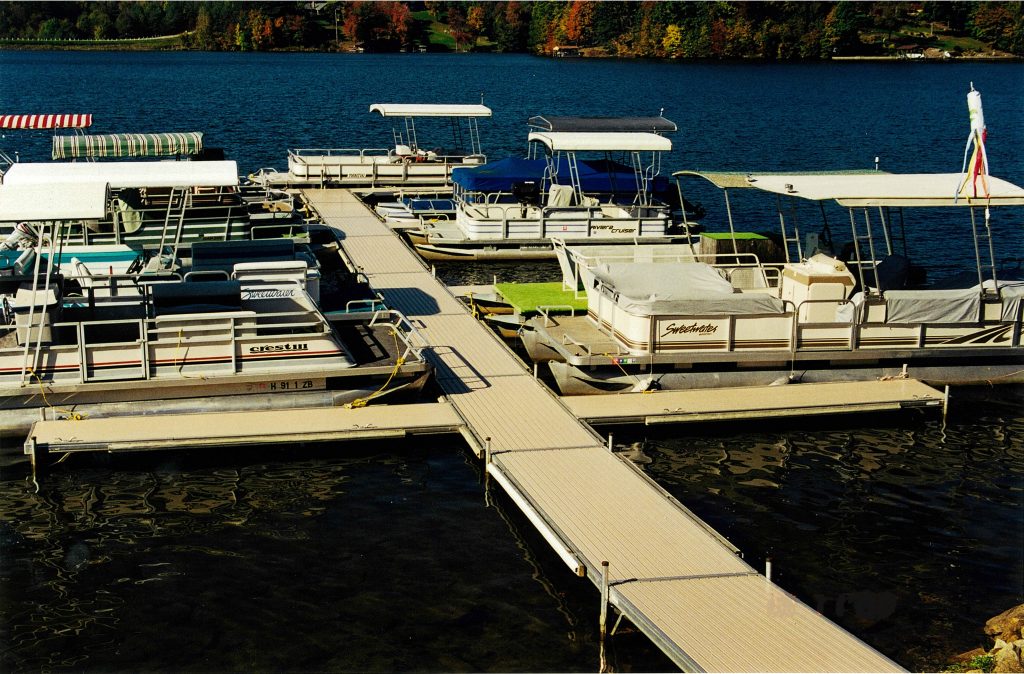 Lake Buckhorn Docks and Lifts all aluminum pier docks for lakes
